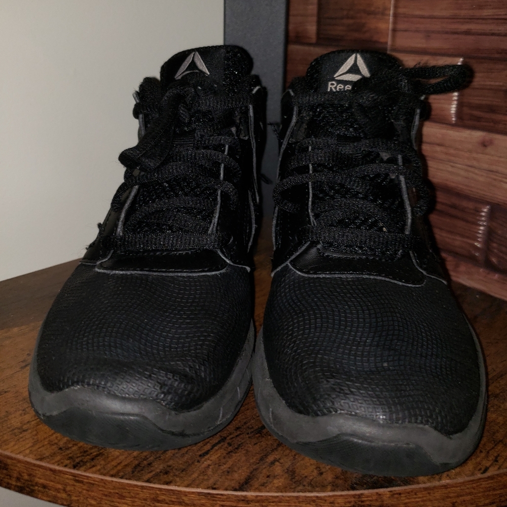 SOLD - Boys Reebok - Picture 2 of 6